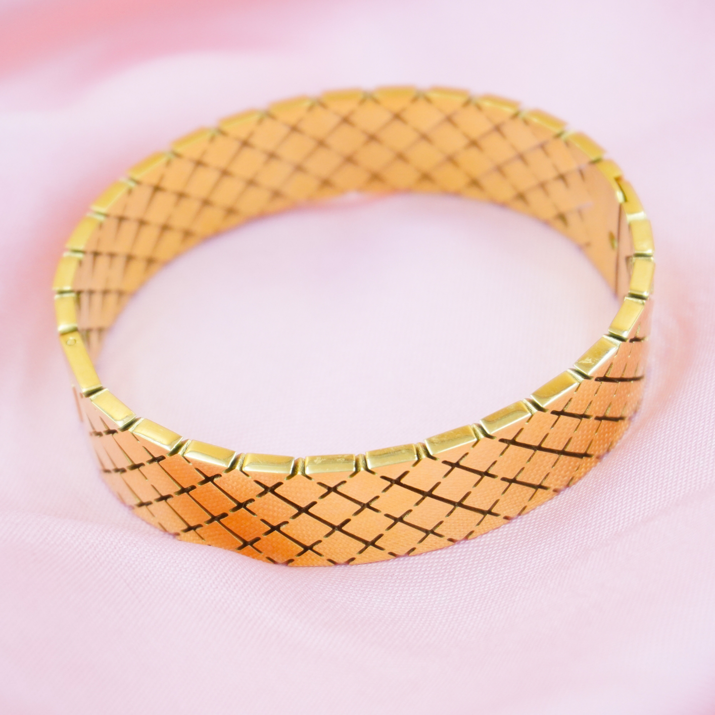 Stunning Golden Stainless Steel Anti-Tarnish Bracelet