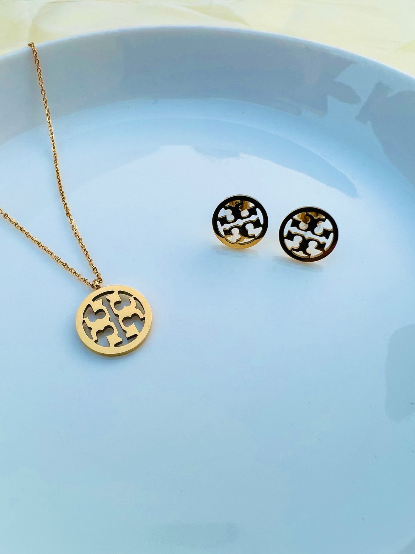 Tory pendant set premium quality stainless steel material gold colour with tops