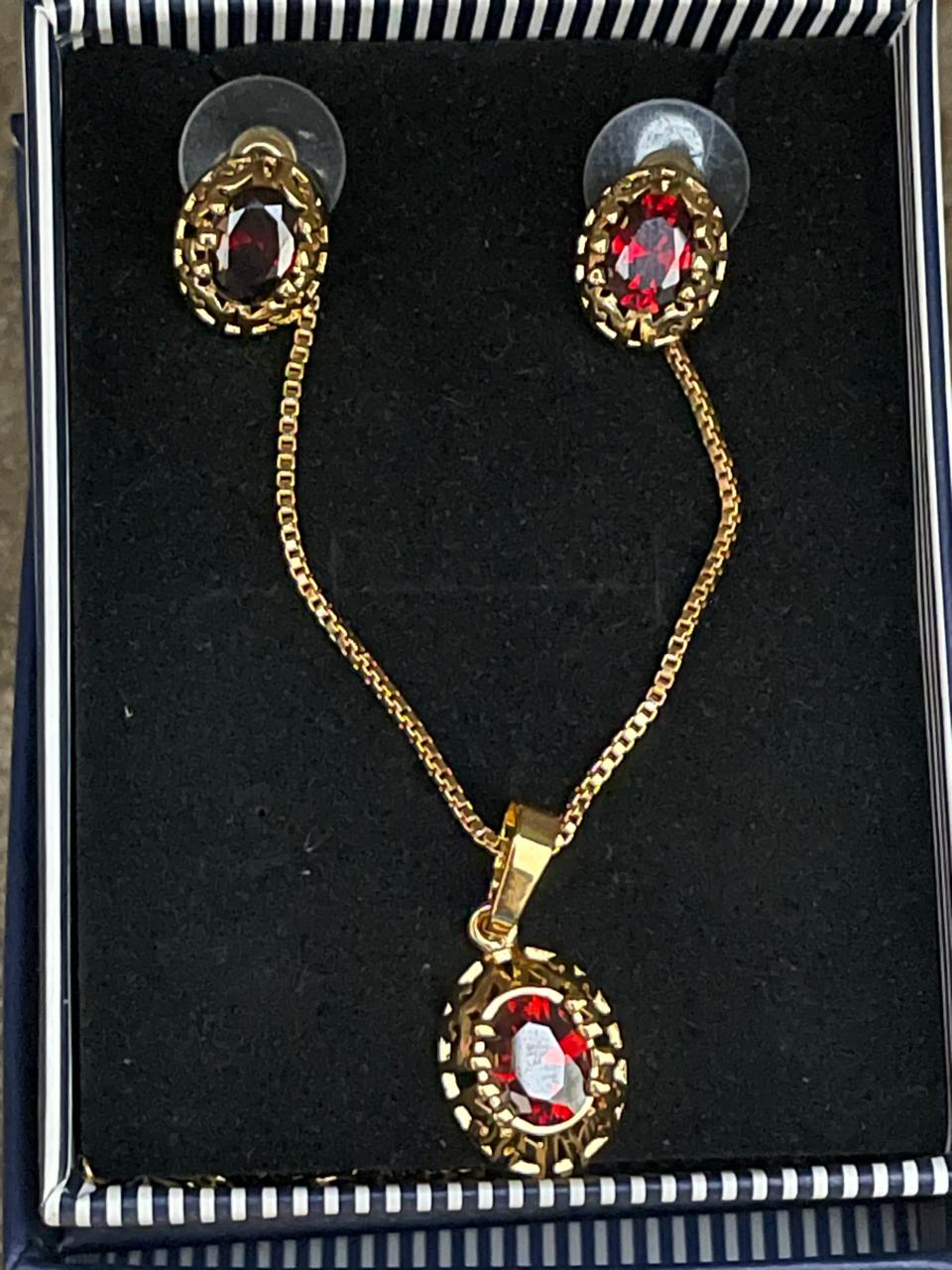 Beautifull Red Golden Locket with Earrings Necklace set for Girls Luxury Necklace with eyerings, Stone Studded Golden Locket