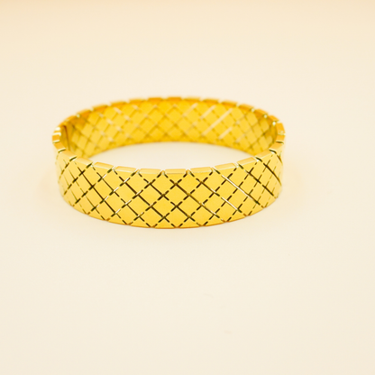 Stunning Golden Stainless Steel Anti-Tarnish Bracelet