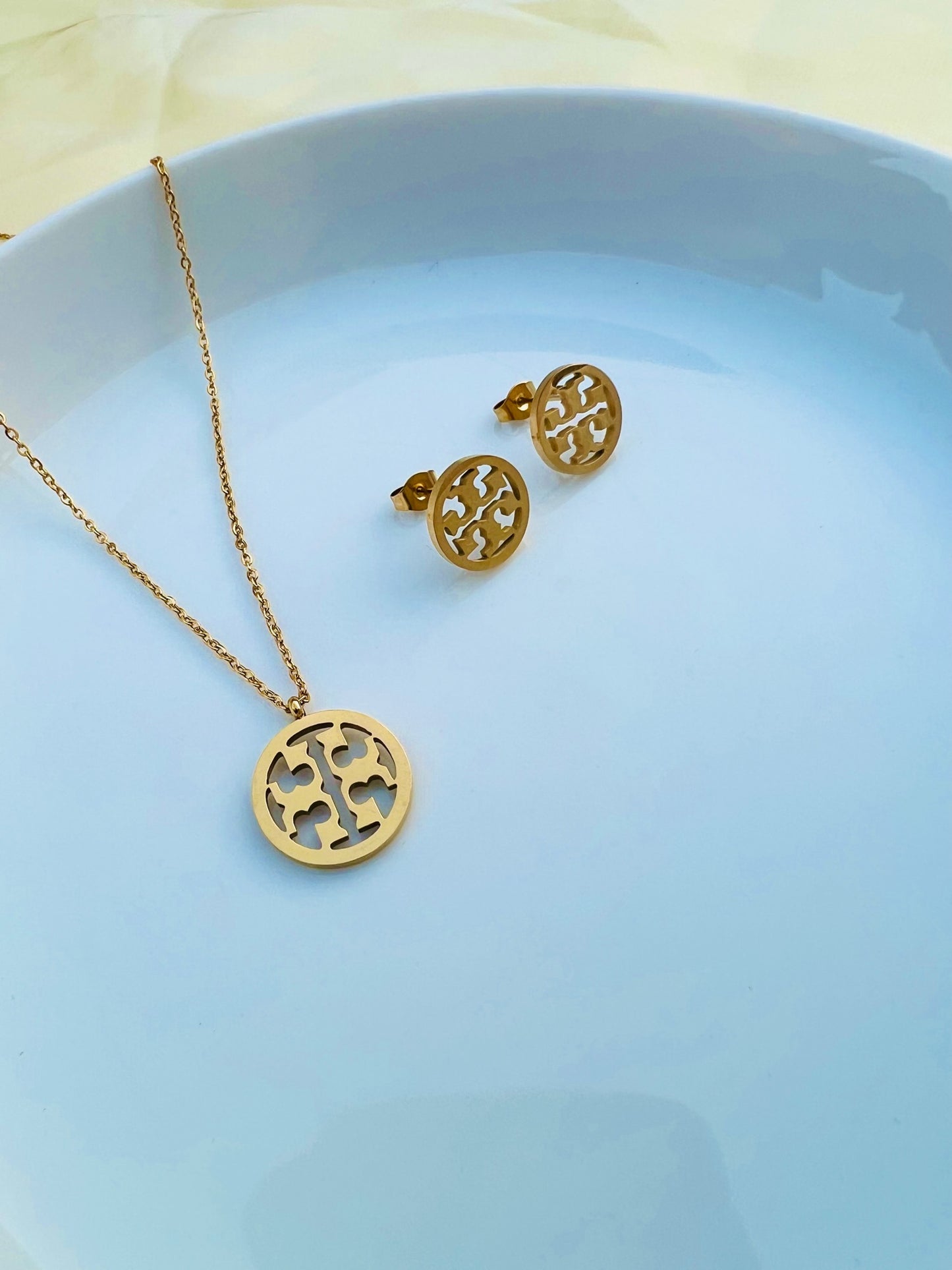 Tory pendant set premium quality stainless steel material gold colour with tops