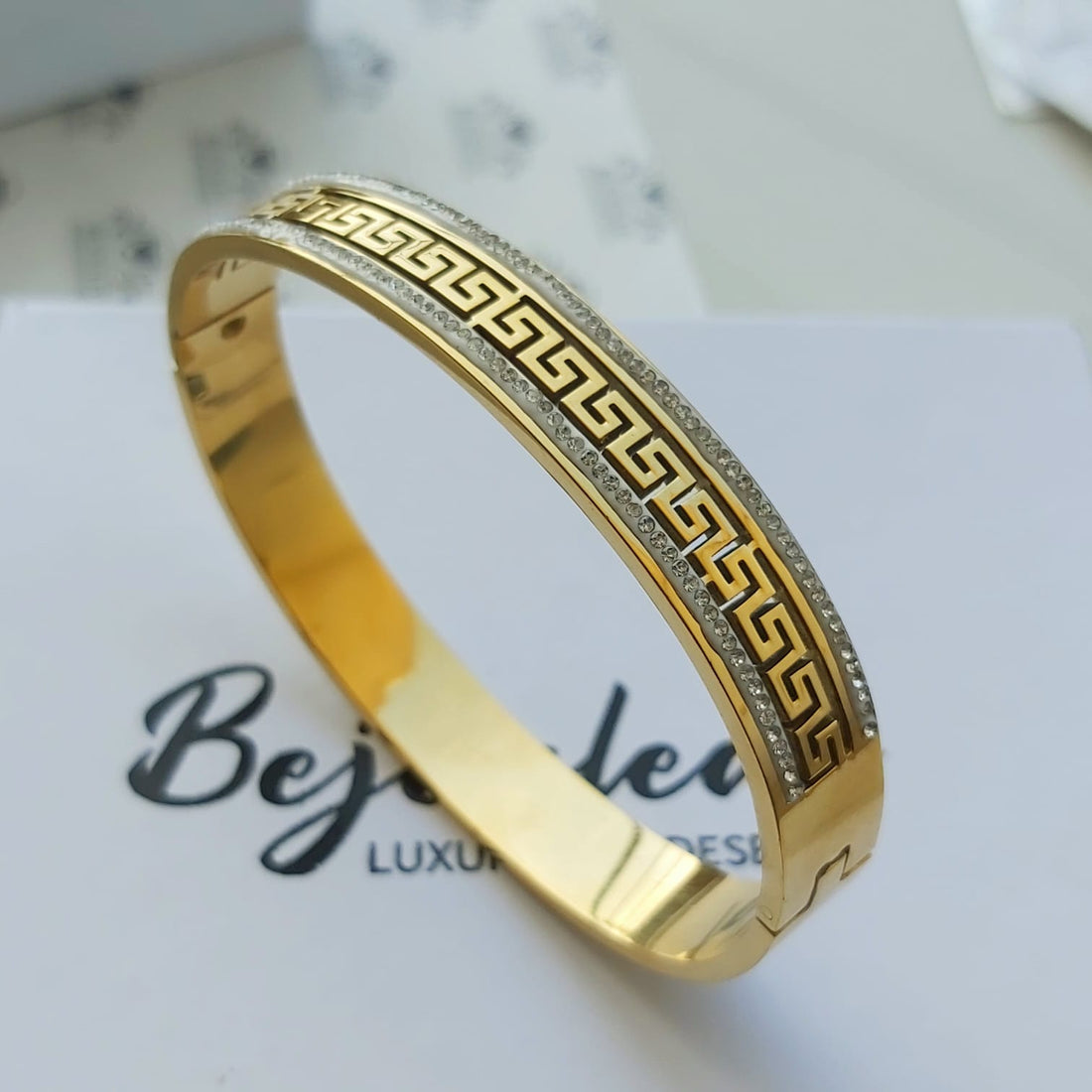 Water proof hollow out wall patte luxury Bangle