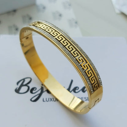 Water proof hollow out wall patte luxury Bangle
