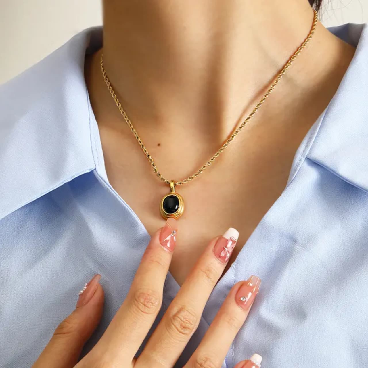 Odessa Oval Stone Necklace in Gold