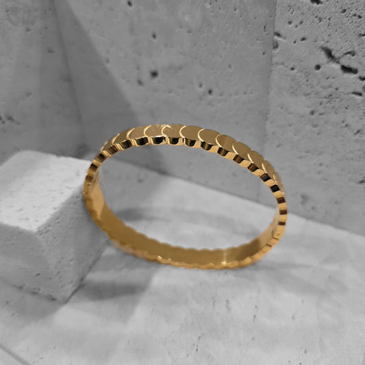 PVD Coated Real Gold Plated 18K Gold Irregular Solid Color 304 Stainless Steel Classic Style Waterproof Non Tarnish 304 Stainless Steel Bangle