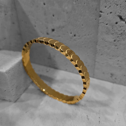 PVD Coated Real Gold Plated 18K Gold Irregular Solid Color 304 Stainless Steel Classic Style Waterproof Non Tarnish 304 Stainless Steel Bangle