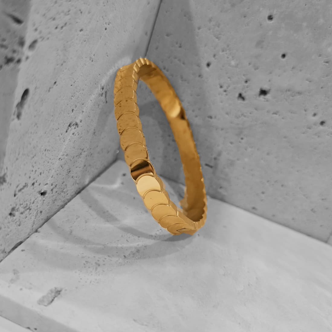 PVD Coated Real Gold Plated 18K Gold Irregular Solid Color 304 Stainless Steel Classic Style Waterproof Non Tarnish 304 Stainless Steel Bangle