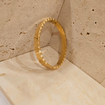 PVD Coated Real Gold Plated 18K Gold Irregular Solid Color 304 Stainless Steel Classic Style Waterproof Non Tarnish 304 Stainless Steel Bangle